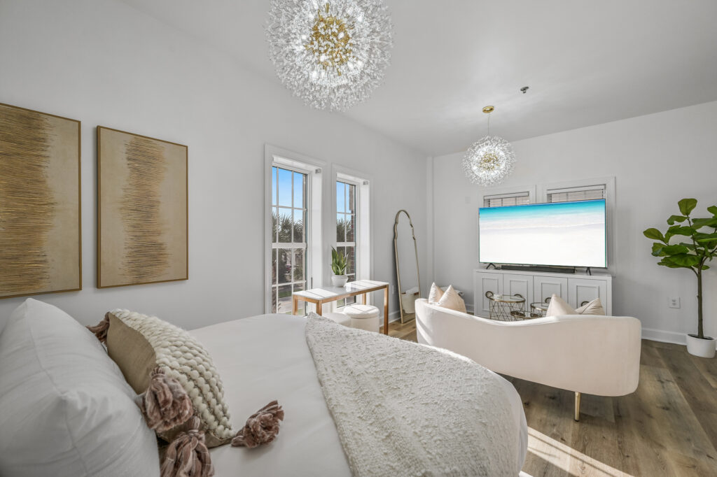 Sea Pearl studio with sleeping area and separate sitting space