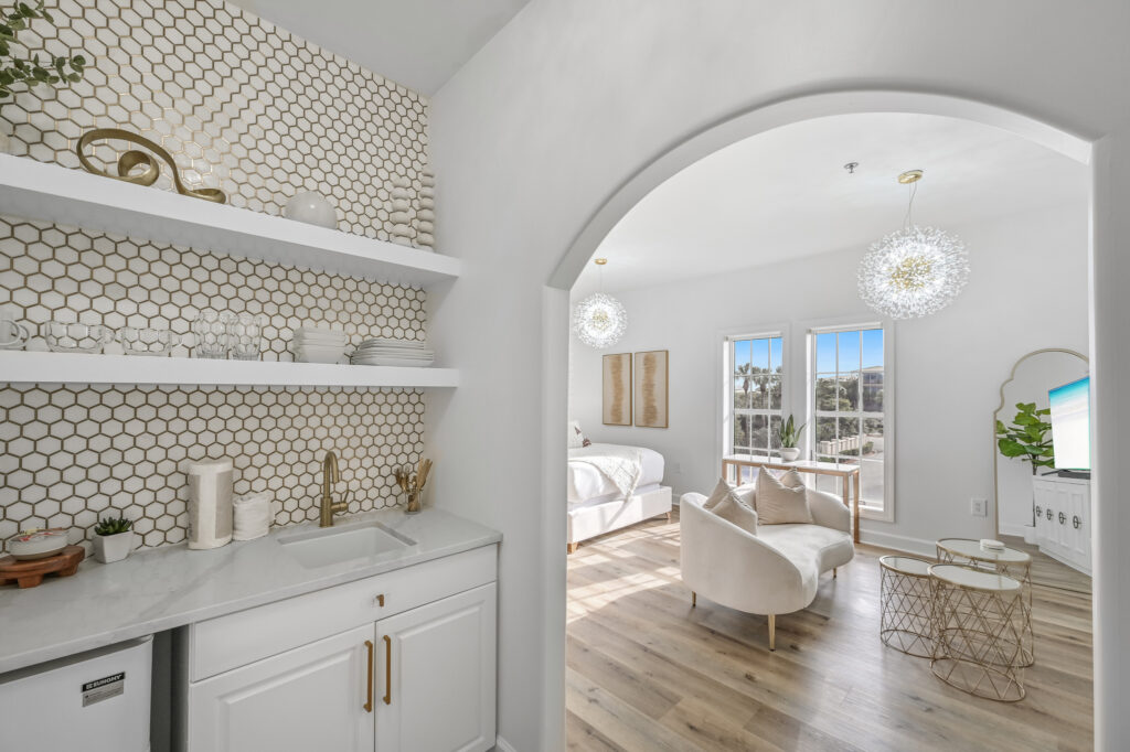 Sea Pearl studio entry and interior layout