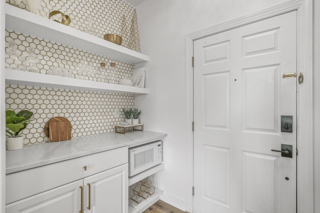 In-room coffee and kitchenette essentials at Sea Pearl